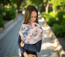 Naložite sliko v pregledovalnik galerije, ženski šal poletni šali rožice modni sal rože sali prehodni sal cvetlice bombaž bombaz svila ženski šali moda udoben šal mehek sal jesenski šal ženski šal rožice modni šal cvetlicni sal