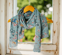 Naložite sliko v pregledovalnik galerije, ženski šal poletni šali rožice modni sal rože sali prehodni sal cvetlice bombaž bombaz svila ženski šali moda udoben šal mehek sal jesenski zenski sal zenski sali metulji jesenski šal cvetlični ženski šal