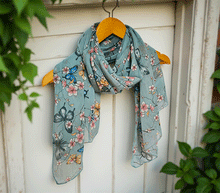 Naložite sliko v pregledovalnik galerije, ženski šal poletni šali rožice modni sal rože sali prehodni sal cvetlice bombaž bombaz svila ženski šali moda udoben šal mehek sal jesenski zenski sal zenski sali metulji jesenski šal cvetlični ženski šal