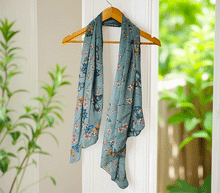 Naložite sliko v pregledovalnik galerije, ženski šal poletni šali rožice modni sal rože sali prehodni sal cvetlice bombaž bombaz svila ženski šali moda udoben šal mehek sal jesenski zenski sal zenski sali metulji jesenski šal cvetlični ženski šal