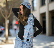 Naložite sliko v pregledovalnik galerije, ženski šal poletni šali rožice modni sal rože sali prehodni sal cvetlice bombaž bombaz svila ženski šali moda udoben šal mehek sal jesenski zenski sal zenski sali metulji jesenski šal cvetlični ženski šal