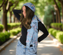 Naložite sliko v pregledovalnik galerije, ženski šal poletni šali rožice modni sal rože sali prehodni sal cvetlice bombaž bombaz svila ženski šali moda udoben šal mehek sal jesenski zenski sal zenski sali metulji jesenski šal cvetlični ženski šal