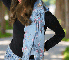 Naložite sliko v pregledovalnik galerije, ženski šal poletni šali rožice modni sal rože sali prehodni sal cvetlice bombaž bombaz svila ženski šali moda udoben šal mehek sal jesenski zenski sal zenski sali metulji jesenski šal cvetlični ženski šal