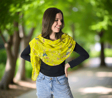 Naložite sliko v pregledovalnik galerije, ženski šal poletni šali rožice modni sal rože sali prehodni sal cvetlice bombaž bombaz svila ženski šali moda udoben šal mehek sal jesenski zenski sal zenski sali metulji jesenski šal cvetlični ženski šal