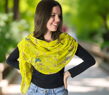 Naložite sliko v pregledovalnik galerije, ženski šal poletni šali rožice modni sal rože sali prehodni sal cvetlice bombaž bombaz svila ženski šali moda udoben šal mehek sal jesenski zenski sal zenski sali metulji jesenski šal cvetlični ženski šal