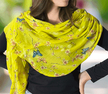 Naložite sliko v pregledovalnik galerije, ženski šal poletni šali rožice modni sal rože sali prehodni sal cvetlice bombaž bombaz svila ženski šali moda udoben šal mehek sal jesenski zenski sal zenski sali metulji jesenski šal cvetlični ženski šal