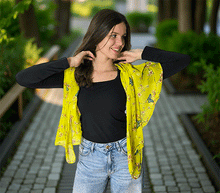 Naložite sliko v pregledovalnik galerije, ženski šal poletni šali rožice modni sal rože sali prehodni sal cvetlice bombaž bombaz svila ženski šali moda udoben šal mehek sal jesenski zenski sal zenski sali metulji jesenski šal cvetlični ženski šal