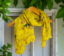 Naložite sliko v pregledovalnik galerije, ženski šal poletni šali rožice modni sal rože sali prehodni sal cvetlice bombaž bombaz svila ženski šali moda udoben šal mehek sal jesenski zenski sal zenski sali metulji jesenski šal cvetlični ženski šal