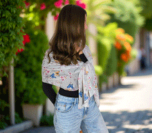 Naložite sliko v pregledovalnik galerije, ženski šal poletni šali rožice modni sal rože sali prehodni sal cvetlice bombaž bombaz svila ženski šali moda udoben šal mehek sal jesenski zenski sal zenski sali metulji jesenski šal cvetlični ženski šal