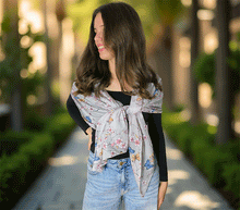 Naložite sliko v pregledovalnik galerije, ženski šal poletni šali rožice modni sal rože sali prehodni sal cvetlice bombaž bombaz svila ženski šali moda udoben šal mehek sal jesenski zenski sal zenski sali metulji jesenski šal cvetlični ženski šal