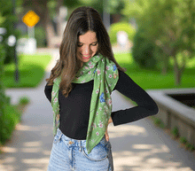 Naložite sliko v pregledovalnik galerije, ženski šal poletni šali rožice modni sal rože sali prehodni sal cvetlice bombaž bombaz svila ženski šali moda udoben šal mehek sal jesenski zenski sal zenski sali metulji jesenski šal cvetlični ženski šal