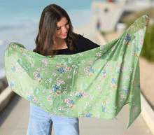 Naložite sliko v pregledovalnik galerije, ženski šal poletni šali rožice modni sal rože sali prehodni sal cvetlice bombaž bombaz svila ženski šali moda udoben šal mehek sal jesenski zenski sal zenski sali metulji jesenski šal cvetlični ženski šal