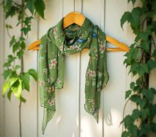 Naložite sliko v pregledovalnik galerije, ženski šal poletni šali rožice modni sal rože sali prehodni sal cvetlice bombaž bombaz svila ženski šali moda udoben šal mehek sal jesenski zenski sal zenski sali metulji jesenski šal cvetlični ženski šal