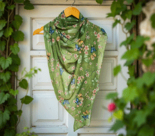 Naložite sliko v pregledovalnik galerije, ženski šal poletni šali rožice modni sal rože sali prehodni sal cvetlice bombaž bombaz svila ženski šali moda udoben šal mehek sal jesenski zenski sal zenski sali metulji jesenski šal cvetlični ženski šal