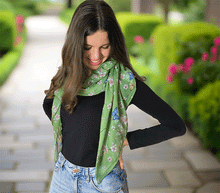 Naložite sliko v pregledovalnik galerije, ženski šal poletni šali rožice modni sal rože sali prehodni sal cvetlice bombaž bombaz svila ženski šali moda udoben šal mehek sal jesenski zenski sal zenski sali metulji jesenski šal cvetlični ženski šal