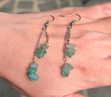 Naložite sliko v pregledovalnik galerije, ženski viseči uhani aventurin viseci uhani kristali uhani iz kristalov nakit aventurin uhani iz kristalov uhani iz poldragih kamnov aventurin