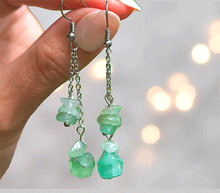 Naložite sliko v pregledovalnik galerije, ženski viseči uhani aventurin viseci uhani kristali uhani iz kristalov nakit aventurin uhani iz kristalov uhani iz poldragih kamnov aventurin