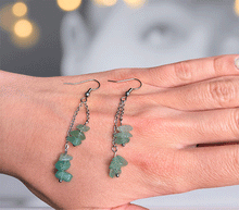 Naložite sliko v pregledovalnik galerije, ženski viseči uhani aventurin viseci uhani kristali uhani iz kristalov nakit aventurin uhani iz kristalov uhani iz poldragih kamnov aventurin