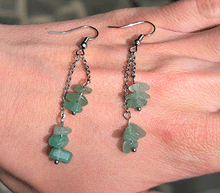 Naložite sliko v pregledovalnik galerije, ženski viseči uhani aventurin viseci uhani kristali uhani iz kristalov nakit aventurin uhani iz kristalov uhani iz poldragih kamnov aventurin