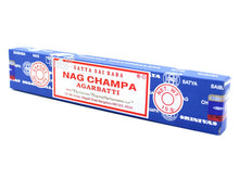 Naložite sliko v pregledovalnik galerije, Satya Sai Baba Nag Champa dišeče palčke disece palcke dišave disave kadila meditiranje duhovnost Sai baba nag champa sproscanje disave za dom