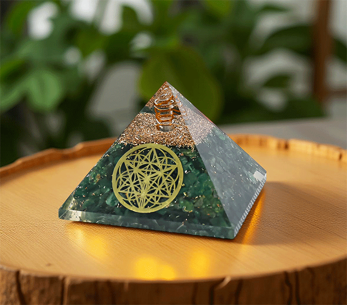 orgonit piramida zaščita zascita elektromagnetno sevanje orgonit piramida zeleni žad spirala kristali zeleni zad poldragi kamni piramide piramida moč moc roža življenja piramida roza zivljenja  orgonit elektrosmog cvet zivljenja piramida orgonit