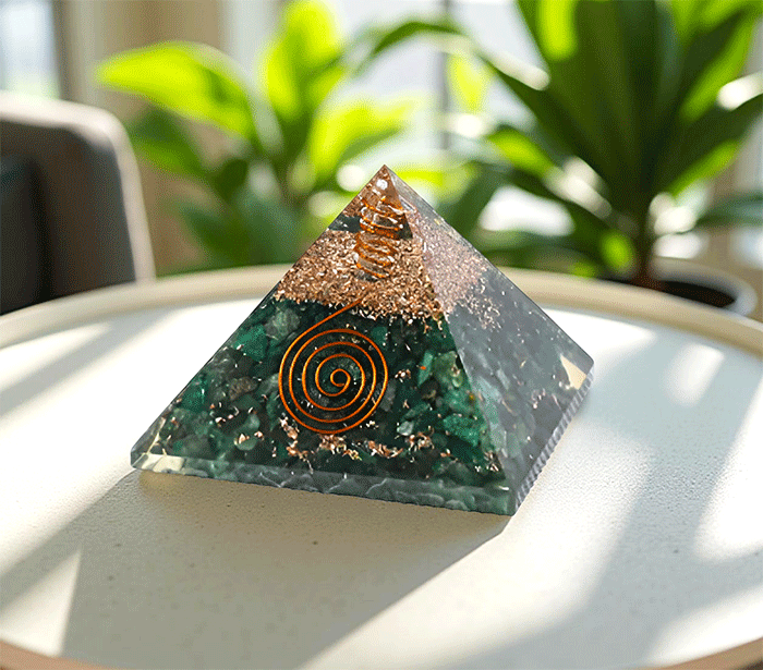 orgonit piramida zaščita zascita elektromagnetno sevanje orgonit piramida zeleni žad spirala kristali zeleni zad poldragi kamni piramide piramida moč moc roža življenja piramida roza zivljenja  orgonit elektrosmog cvet zivljenja piramida orgonit
