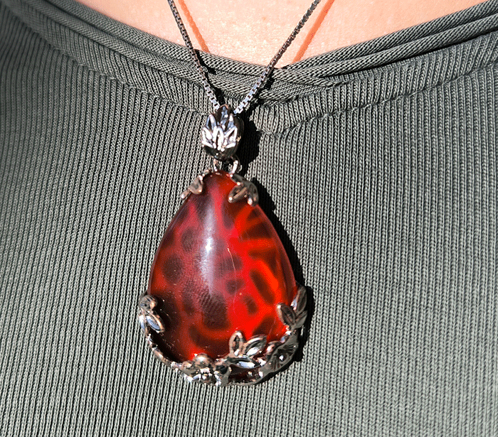 karneol obesek nakit kristali poldragi kamni kristal karneol talisman za zascito kristaloterapija modni nakit damski nakit zenski nakit nakit iz kristalov karneol