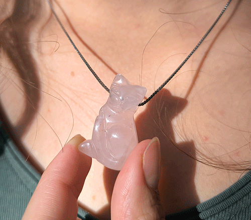 obesek roževec mačka obesek muca roževec kristal talisman roževec mačke kristali poldragi kamni mačka nakit kristali mačka