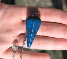 Naložite sliko v pregledovalnik galerije, nihalo lapis lazuli talisman nihalo iz lapis lazuli kristalno nihalo kristali nihalo poldragikamni nihala merjenje energije nihala

