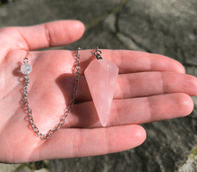 Naložite sliko v pregledovalnik galerije, nihalo roževec talisman nihalo iz rozevec kristalno nihalo kristali nihalo poldragikamni nihala merjenje energije nihala
