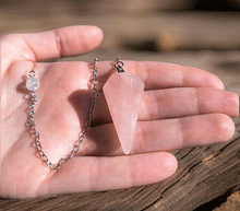 Naložite sliko v pregledovalnik galerije, nihalo roževec talisman nihalo iz rozevec kristalno nihalo kristali nihalo poldragikamni nihala merjenje energije nihala
