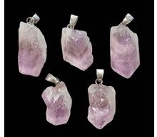 Naložite sliko v pregledovalnik galerije, kristali surov obesek iz kristalov obesek podragi kamni obeski iz kristalov poldragi kamni obeski mahovni ahat talisman iz kristalov talisman poldragi kamni ametrin
