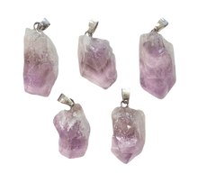 Naložite sliko v pregledovalnik galerije, kristali surov obesek iz kristalov obesek podragi kamni obeski iz kristalov poldragi kamni obeski mahovni ahat talisman iz kristalov talisman poldragi kamni ametrin
