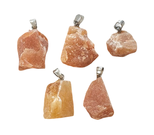 kristali surov obesek iz kristalov obesek podragi kamni obeski iz kristalov poldragi kamni obeski oranžni aventurin talisman iz kristalov talisman poldragi kamni oranžni aventurin