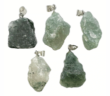 Naložite sliko v pregledovalnik galerije, kristali surov obesek iz kristalov obesek podragi kamni obeski iz kristalov poldragi kamni obeski mahovni ahat talisman kristali talisman poldragi kamni mahovni ahat
