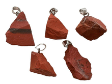 Naložite sliko v pregledovalnik galerije, kristali surov obesek iz kristalov obesek podragi kamni obeski iz kristalov poldragi kamni obeski rdeči jaspis talisman iz kristalov talisman poldragi kamni rdeči jaspis
