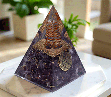 Naložite sliko v pregledovalnik galerije, orgonit piramida ametist roza zivljenja kristali zaščita zascita elektromagnetno sevanje orgonit piramida kristali ametist spirala kristali  poldragi kamni piramide piramida moč moc  orgonit  piramida orgonit elektrosmog 
