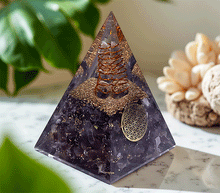 Naložite sliko v pregledovalnik galerije, orgonit piramida ametist roza zivljenja kristali zaščita zascita elektromagnetno sevanje orgonit piramida kristali ametist spirala kristali  poldragi kamni piramide piramida moč moc  orgonit  piramida orgonit elektrosmog 
