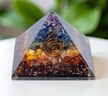 Naložite sliko v pregledovalnik galerije, orgonit piramida cakre zaščita zascita elektromagnetno sevanje orgonit piramida čakre spirala kristali  poldragi kamni piramide piramida moč moc cakra cakre orgonit čakra piramida orgonit elektrosmog 
