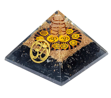 Naložite sliko v pregledovalnik galerije, orgonit piramida crni turmalin kristali zaščita zascita elektromagnetno sevanje orgonit piramida kristali črni turmalin spirala kristali  poldragi kamni piramide piramida moč moc  orgonit  piramida orgonit elektrosmog aum simbol
