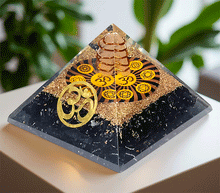 Naložite sliko v pregledovalnik galerije, orgonit piramida crni turmalin kristali zaščita zascita elektromagnetno sevanje orgonit piramida kristali črni turmalin spirala kristali  poldragi kamni piramide piramida moč moc  orgonit  piramida orgonit elektrosmog aum simbol
