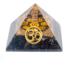 Naložite sliko v pregledovalnik galerije, orgonit piramida crni turmalin kristali zaščita zascita elektromagnetno sevanje orgonit piramida kristali črni turmalin spirala kristali  poldragi kamni piramide piramida moč moc  orgonit  piramida orgonit elektrosmog aum simbol
