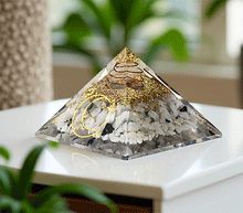 Naložite sliko v pregledovalnik galerije, orgonit piramida mesecev kamen kristali zaščita zascita elektromagnetno sevanje orgonit piramida kristali lunin kamen spirala kristali  poldragi kamni piramide piramida moč moc  orgonit  piramida orgonit elektrosmog 
