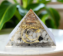 Naložite sliko v pregledovalnik galerije, orgonit piramida mesecev kamen kristali zaščita zascita elektromagnetno sevanje orgonit piramida kristali lunin kamen spirala kristali  poldragi kamni piramide piramida moč moc  orgonit  piramida orgonit elektrosmog 
