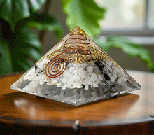 Naložite sliko v pregledovalnik galerije, orgonit piramida mesecev kamen kristali zaščita zascita elektromagnetno sevanje orgonit piramida kristali lunin kamen spirala kristali  poldragi kamni piramide piramida moč moc  orgonit  piramida orgonit elektrosmog 
