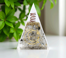 Naložite sliko v pregledovalnik galerije, orgonit piramida mesecev kamen kristali zaščita zascita elektromagnetno sevanje orgonit piramida kristali lunin kamen spirala kristali  poldragi kamni piramide piramida moč moc  orgonit  piramida orgonit elektrosmog 
