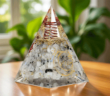 Naložite sliko v pregledovalnik galerije, orgonit piramida mesecev kamen kristali zaščita zascita elektromagnetno sevanje orgonit piramida kristali lunin kamen spirala kristali  poldragi kamni piramide piramida moč moc  orgonit  piramida orgonit elektrosmog 
