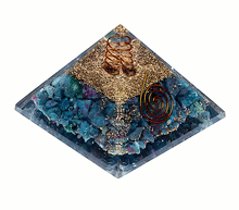 Naložite sliko v pregledovalnik galerije, orgonit piramida rubin kianit kristali zaščita zascita elektromagnetno sevanje orgonit piramida kristali rubin kianit spirala kristali  poldragi kamni piramide piramida moč moc  orgonit  piramida orgonit elektrosmog 
