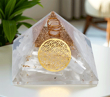 Naložite sliko v pregledovalnik galerije, orgonit piramida selenit kristali zaščita zascita elektromagnetno sevanje orgonit piramida kristali selenit spirala kristali  poldragi kamni piramide piramida moč moc  orgonit  piramida orgonit elektrosmog 
