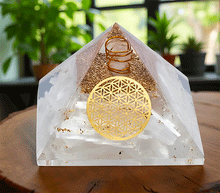 Naložite sliko v pregledovalnik galerije, orgonit piramida selenit kristali zaščita zascita elektromagnetno sevanje orgonit piramida kristali selenit spirala kristali  poldragi kamni piramide piramida moč moc  orgonit  piramida orgonit elektrosmog 
